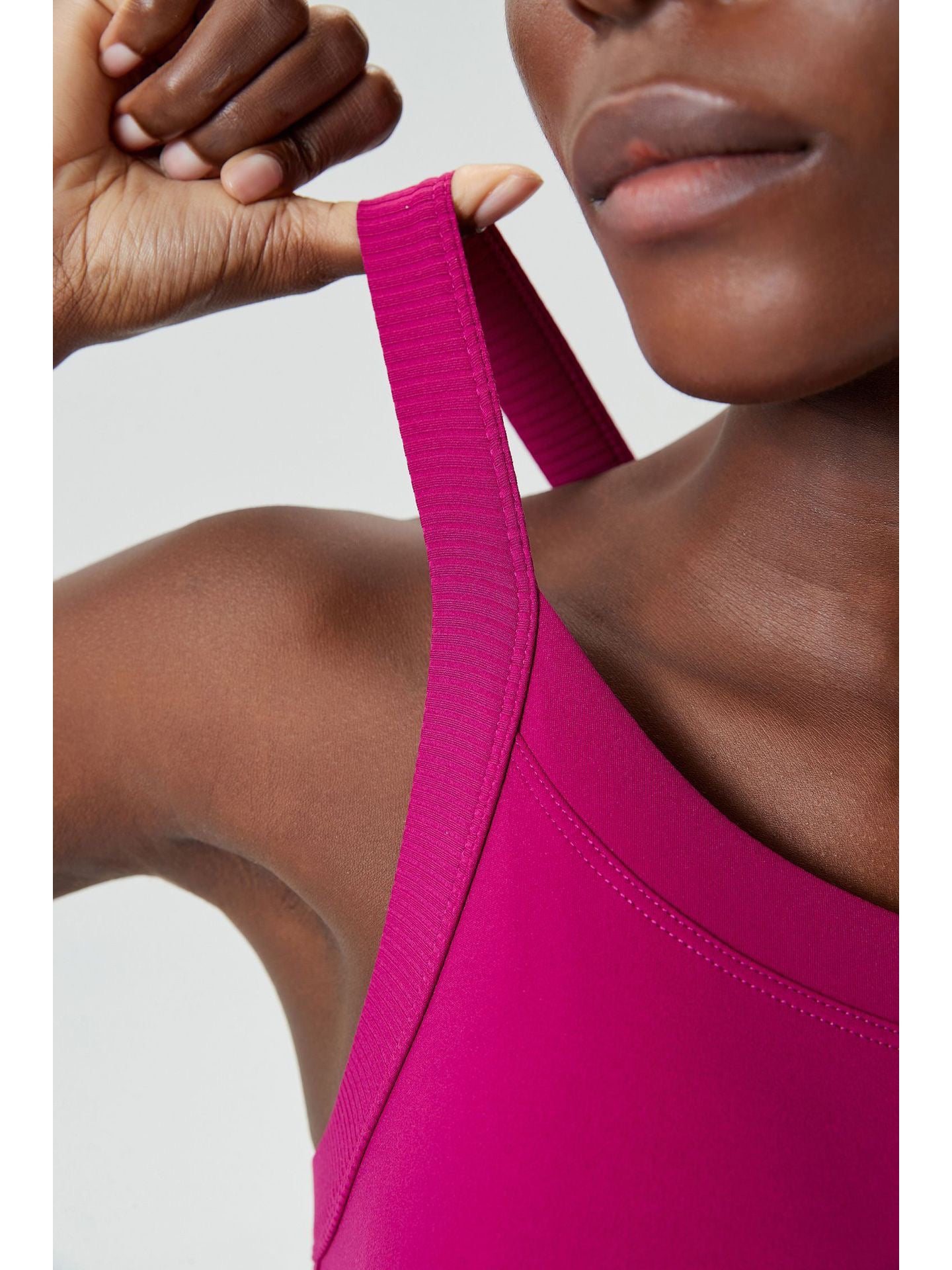 Round Neck Racerback Sports Bra